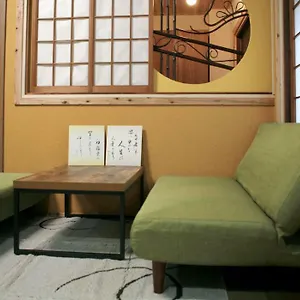  Pensión Maru House